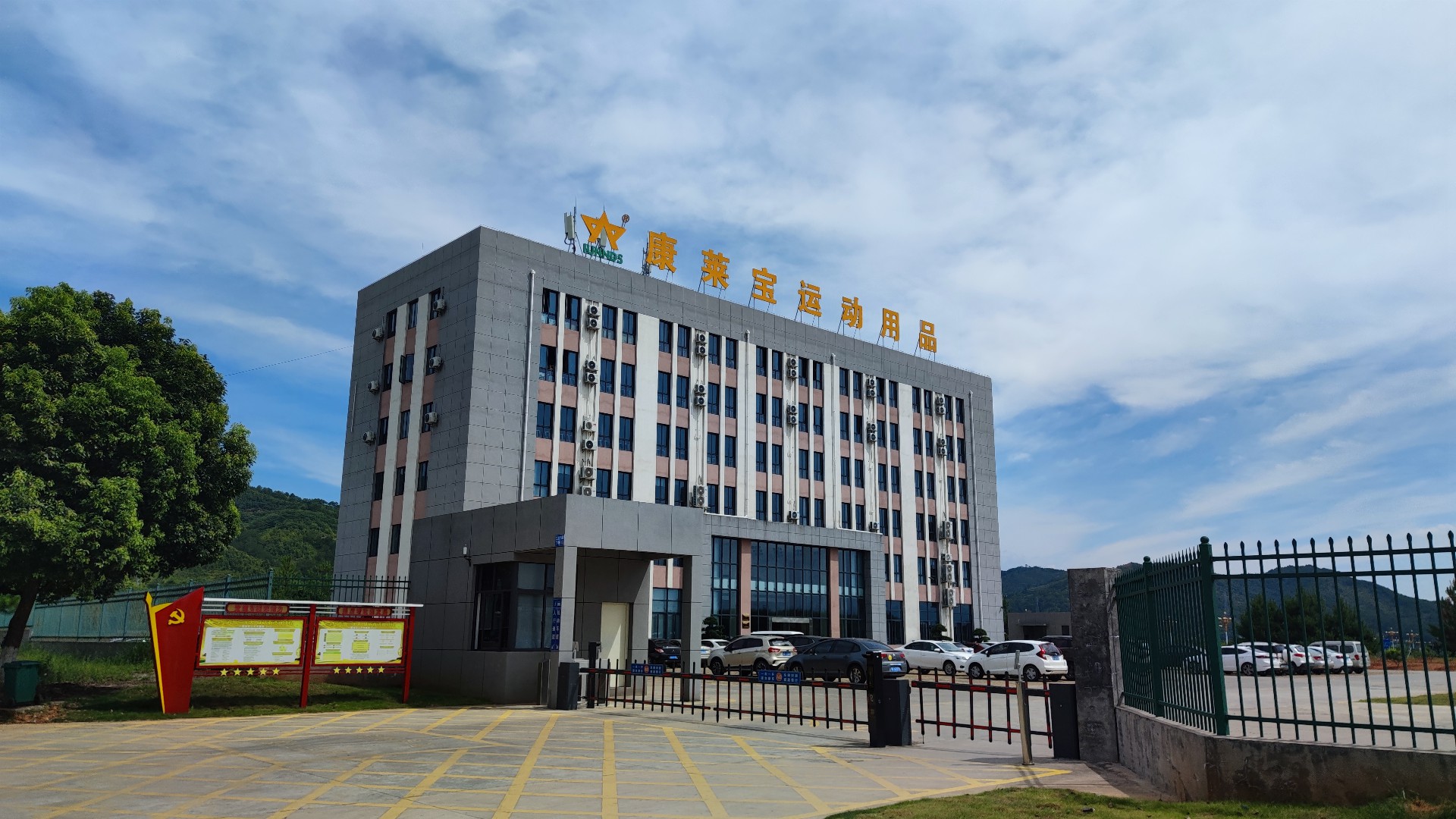 前(qian)檯(tai)